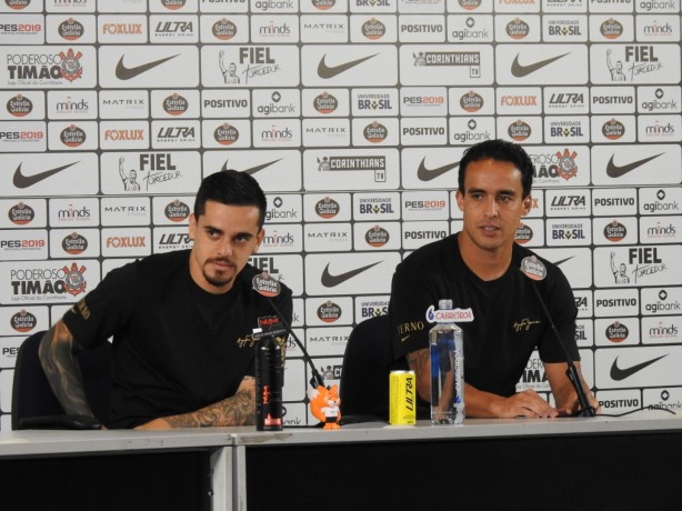 Fagner e Jadson em coletiva na Arena Corinthians