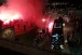 Com festa e sinalizadores, torcida do Corinthians recepciona delega��o na Arena; veja imagens