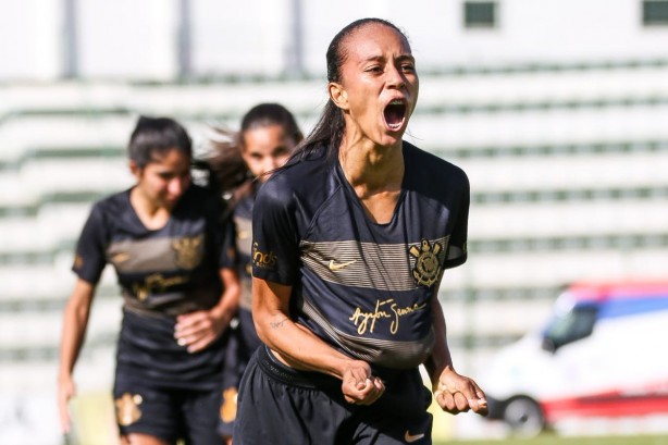 Adriana marcou gol da vitria do Corinthians na primeira final do Brasileiro Feminino