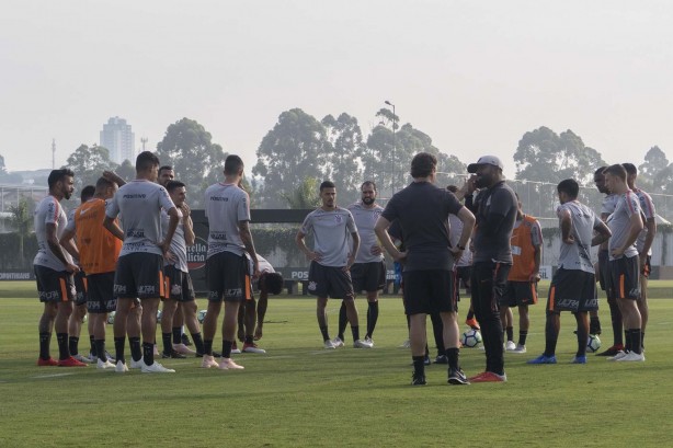 Jair Ventura vai ter semana cheia de treinos para trabalhar o Corinthians contra o Bahia