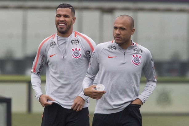 Roger e Jonathas no emplacaram com a camisa do Corinthians e anotaram somente seis gols pela equipe