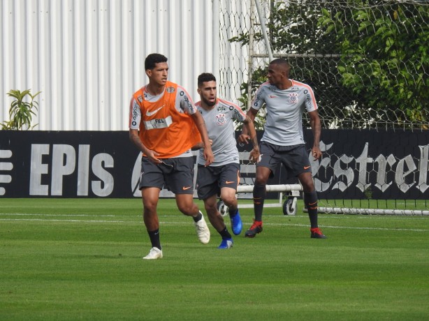 Jogadores realizaram um coletivo na tarde desta segunda-feira no Corinthians