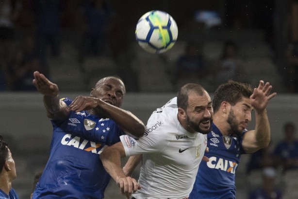 Danilo em ao contra o Cruzeiro, na noite desta quarta-feira, no Mineiro