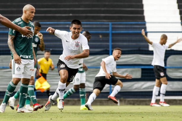 Fabrcio Oya marcou o gol do Corinthians na vitria de 1 a 0 sobre o Palmeiras, nesta quinta