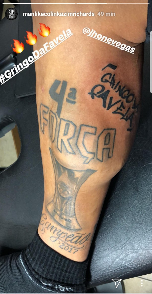 Kazim tatuou 'Gringo da Favela' na perna