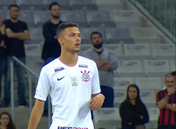 Thiaguinho voltou a ser titular no Corinthians nesta quarta-feira