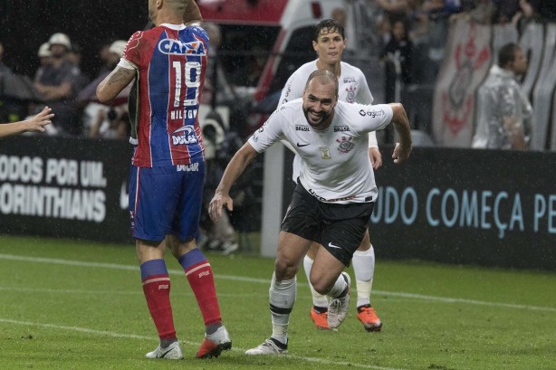 Último duelo entre Corinthians e Bahia rendeu noite de gala para Danilo