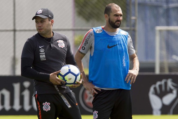 Danilo no deve iniciar como titular seu ltimo jogo no Corinthians