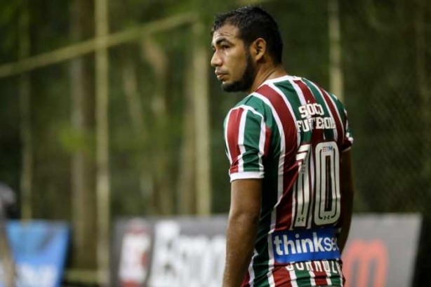 Sornoza  titular absoluto no meio de campo do Fluminense