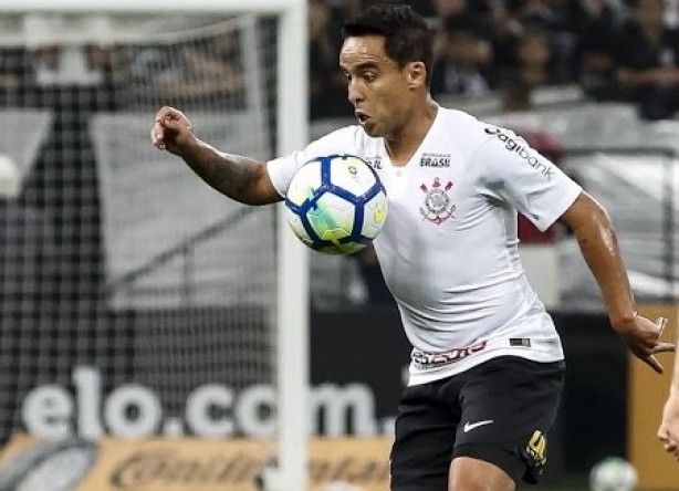 Corinthians jogou boa parte da temporada sem estampa no espao principal do uniforme