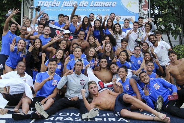 Time de natao do Corinthians levantou o quarto ttulo Brasileiro no Parque So Jorge
