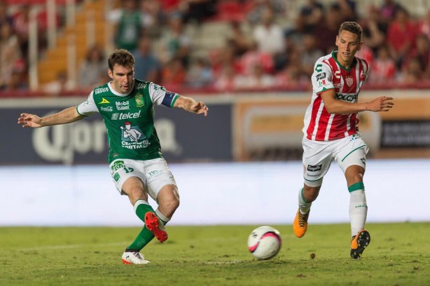 dolo no Mxico, Mauro Boselli ( esq.) pode ser reforo do Corinthians para 2019