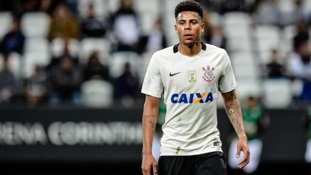 Carille quer dar nova chance a Gustagol com a camisa do Corinthians