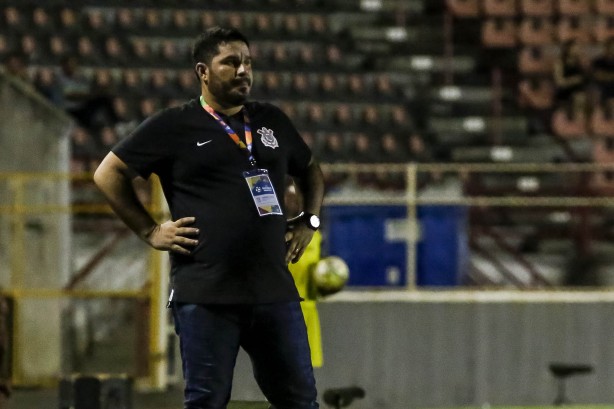 Barroca admitiu que elenco do Corinthians ficou assustado com leso de Fessin