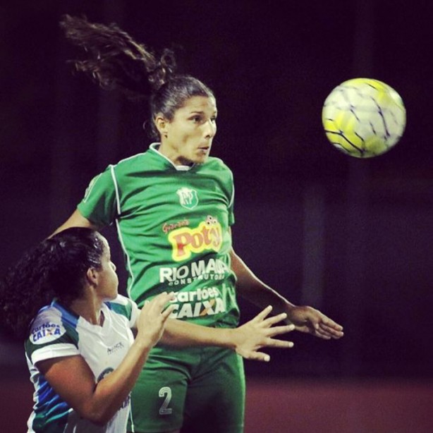 Zagueira Edilaine defender as cores do Corinthians em 2019