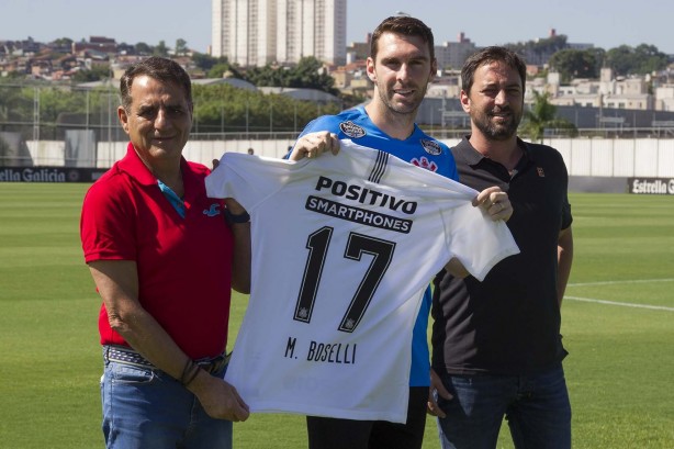 Devidamente apresentado, Mauro Boselli vestir a camisa 17 do Corinthians, seu nmero da sorte
