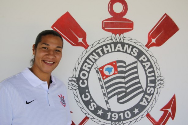 Daniela Alves abraou projeto e assumiu recm-criada equipe sub-17 do Corinthians