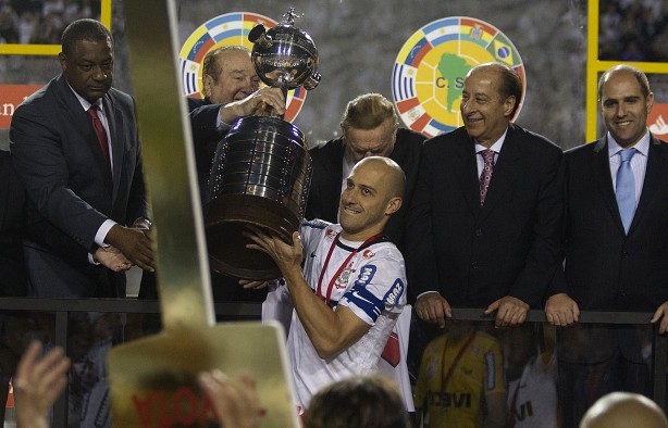 Capito da Libertadores 2012, Alessandro completa 40 anos nesta quinta-feira