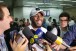 Manoel desembarca para assinar e mostra ansiedade em vestir a camisa do Corinthians