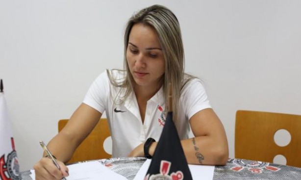 Meio-campista assinou com o Corinthians para a temporada