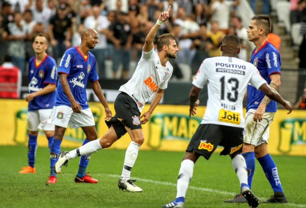 Henrique marcou primeiro gol oficial do Corinthians na temporada de 2019