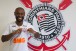 Vagner Love assina contrato com Corinthians e ganha camisa 9