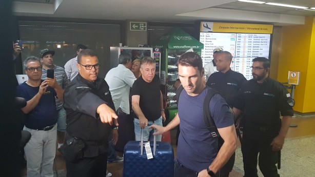 Boselli na chegada ao Brasil na ltima sexta-feira; argentino no tem data certa para retorno
