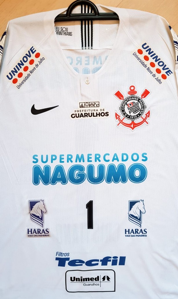 UNINOVE estampar a camisa da equipe de vlei do Corinthians