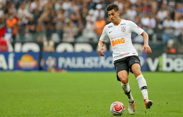 Danilo Avelar  titular da lateral esquerda do Corinthians com Fbio Carille