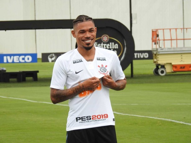 Jnior Urso foi apresentado no Corinthians nesta tera-feira