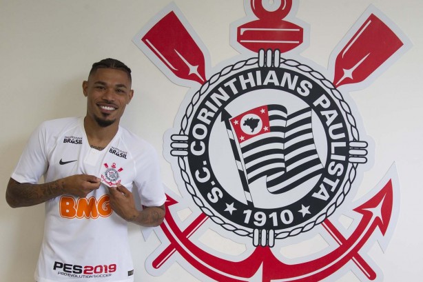 Jnior Urso teve situao regulariza e  oficialmente jogador do Corinthians