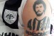 F da Democracia Corinthiana, torcedor do PAOK tatua Scrates no brao