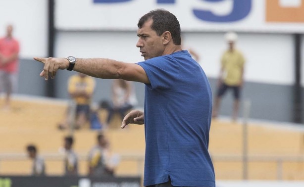 Fbio Carille foi muito criticado pela Fiel aps derrota em Novo Horizonte