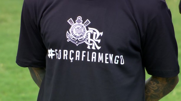 Jogadores prestaram homenagem s vtimas do incndio no CT do Flamengo