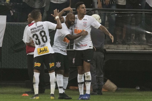 Corinthians venceu clssico, avanou na Copa do Brasil e na Sul-Americana