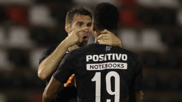 Boselli decidiu a favor do Corinthians na noite deste domingo: gol em Ribeiro com assistncia de Gustagol!