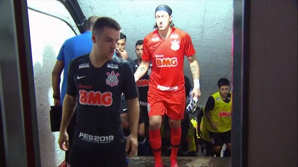 Cssio antes de entrar em campo diante do Botafogo-SP, em Ribeiro Preto