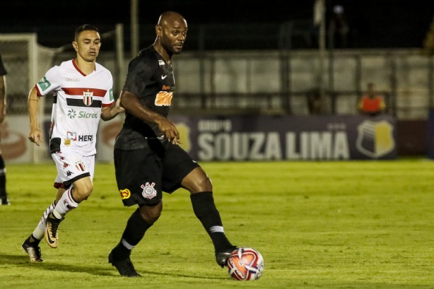 Vagner Love  o centroavante titular do Corinthians contra o Botafogo-SP