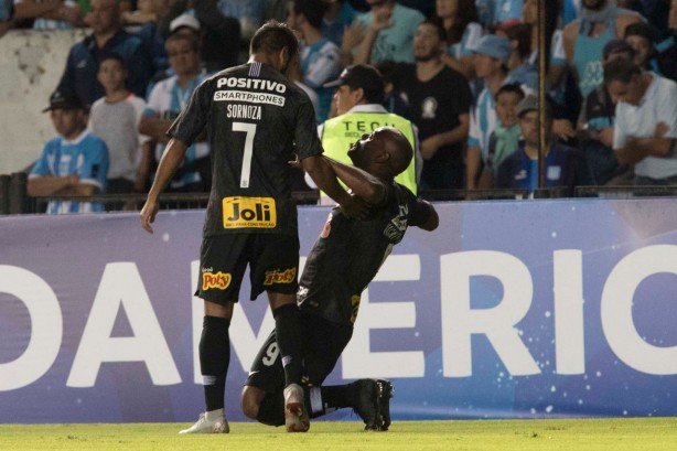 Love marcou seu primeiro gol no retorno ao Corinthians