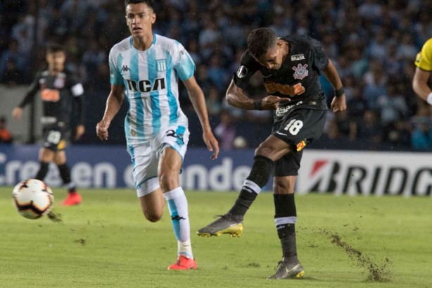 Corinthians eliminou o Racing e ganhar mais US$ 375 mil para participar da 2 fase da Sul-Americana