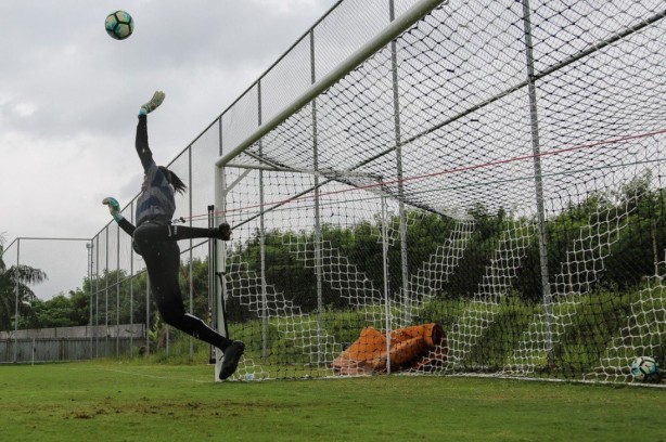 O Corinthians divulgou um novo equipamento para auxiliar no treino de goleiras
