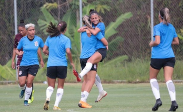 Meninas do Corinthians venceram Ferroviria em jogo-treino
