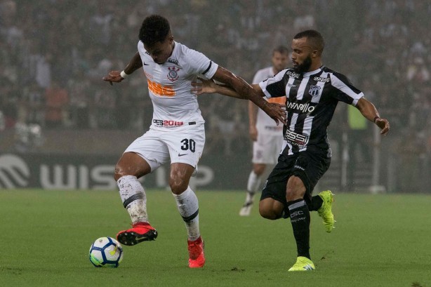Jnior Urso foi o autor de um dos gols do Corinthians contra o Cear nesta quarta-feira