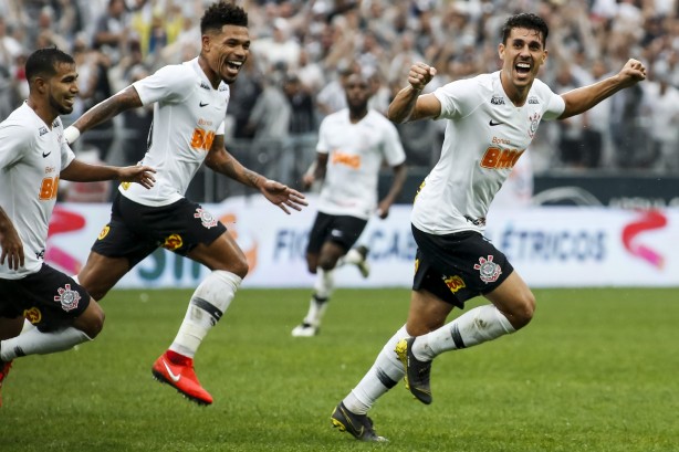 Corinthians se classificou para a prxima fase do Paulisto com gol de Avelar