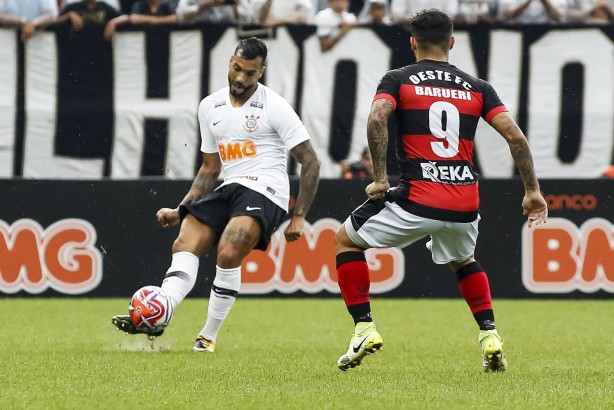 Michel atuou pelo Corinthians neste domingo durante a vitria em cima do Oeste