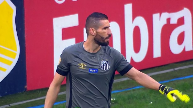 Vanderlei chegou aos 12 gols tomados pelo Corinthians na Arena