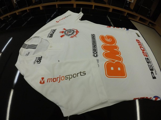 Novo patrocinador j estampa a camisa do Corinthians nesta quarta-feira