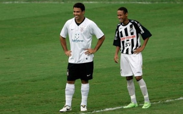 Ronaldo e Neymar se enfrentaram na final entre Corinthians e Santos do Paulisto-2009