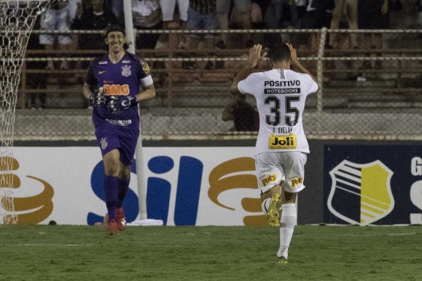 Danilo Avelar participou das três cobranças de pênalti no ano e agradeceu à Cássio em duas delas