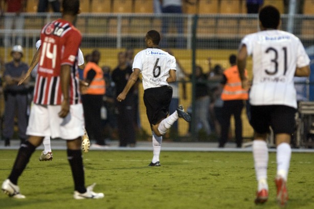 Com gol de Cristian, o Corinthians bateu o So Paulo e encaminhou vaga na final h dez anos